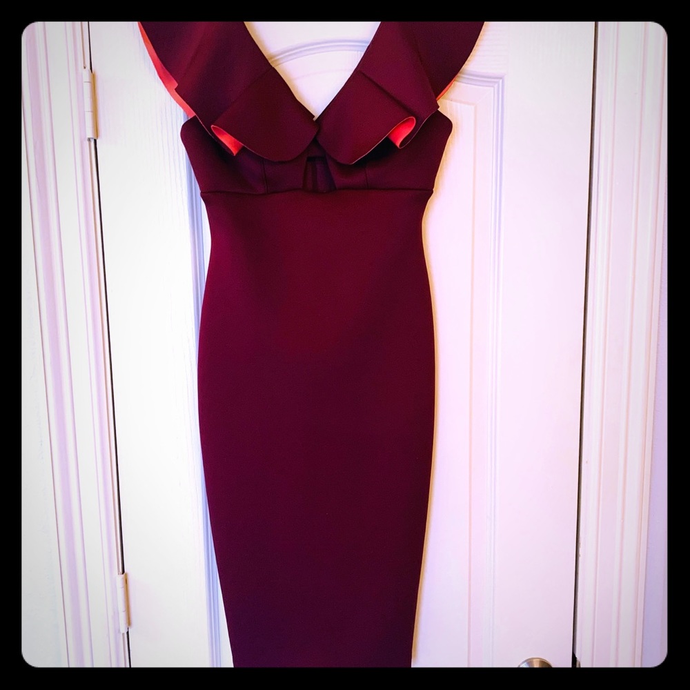 🍷Beautifully Burgundy Body fitting formal dress.